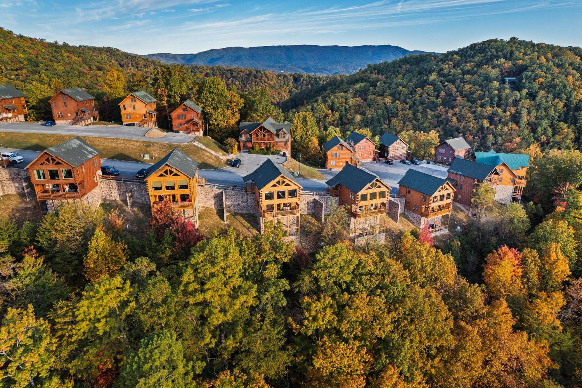 Epic Mountain Views, Hot Tub, Game Room, Sleeps 10 سيفيرفيل المظهر الخارجي الصورة