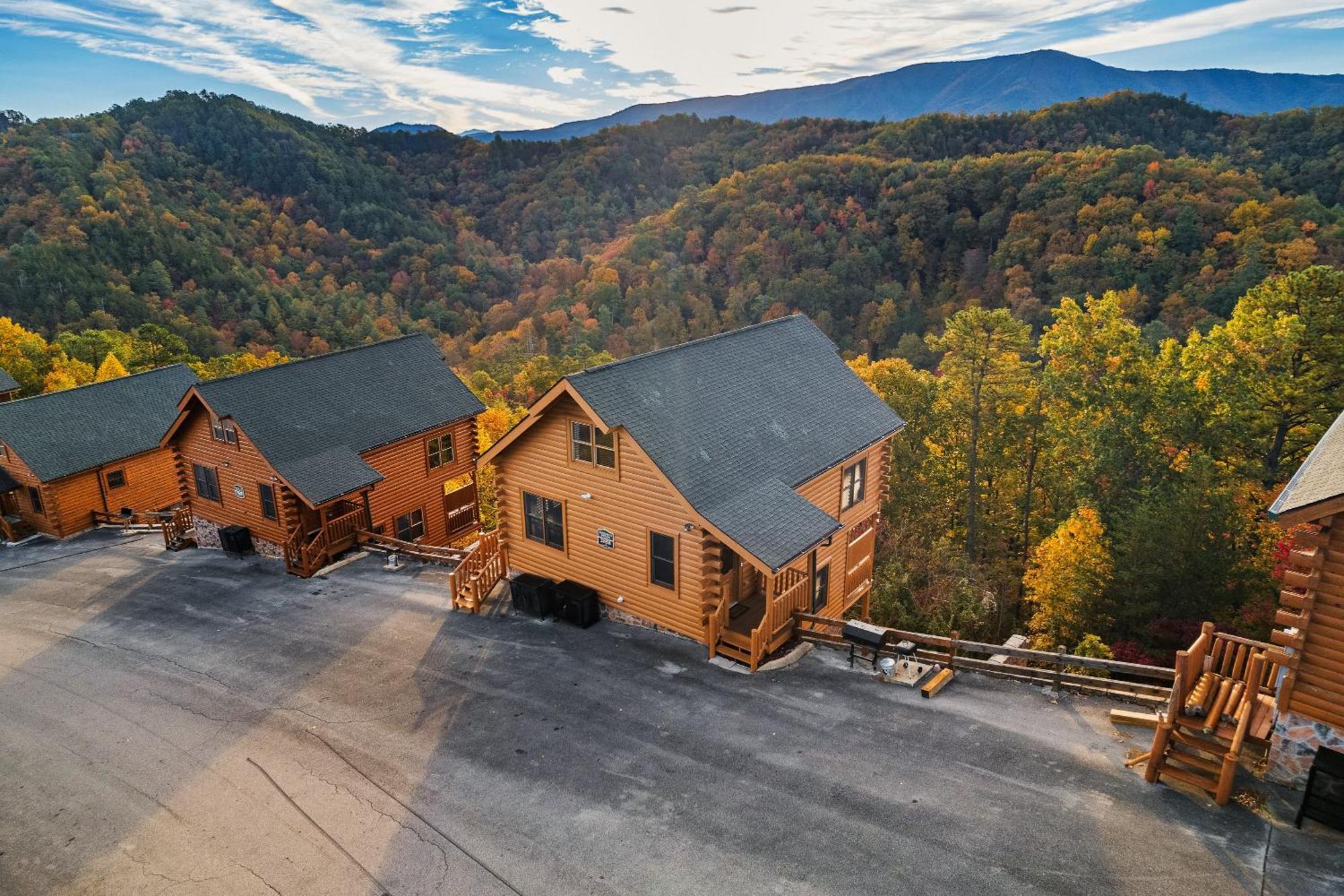 Epic Mountain Views, Hot Tub, Game Room, Sleeps 10 سيفيرفيل المظهر الخارجي الصورة
